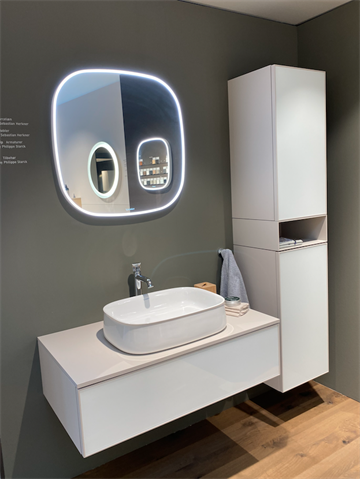 Duravit Komplet badeværelsesmøbel incl spejl - kroge - håndvaskarmatur-højskab (1 sæt KUN TIL AFHENTNING)